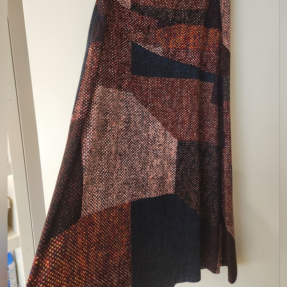 Abstract Patterned Skirt - Picture 2 of 6